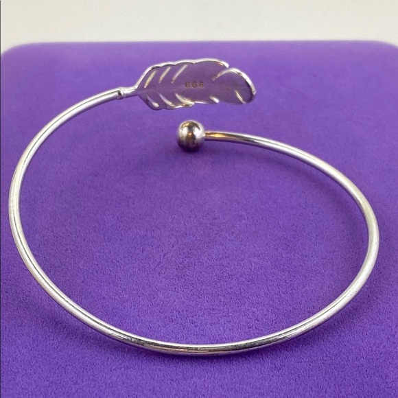 💛 Elegant 999 Silver Plated  Feather Bangle - Picture 3 of 4